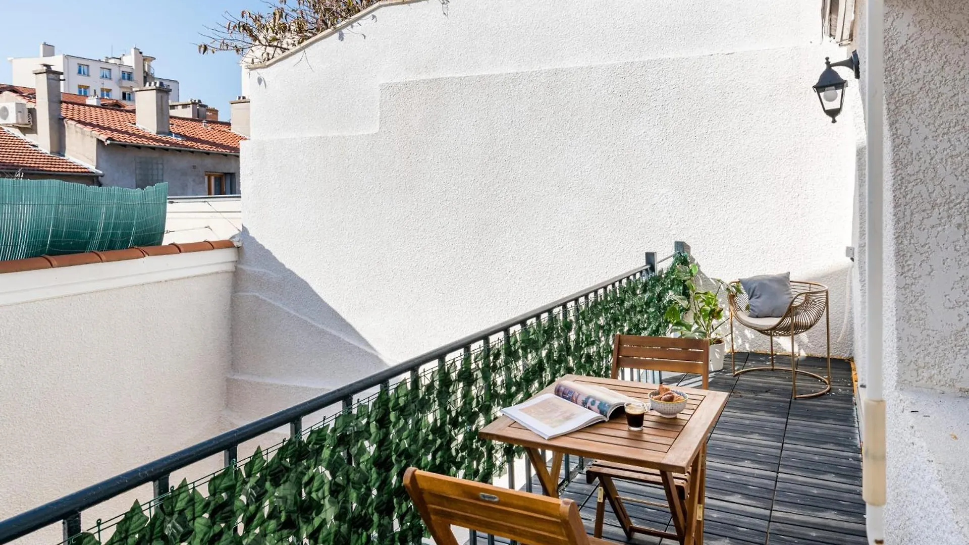 Beige Hospitalite - Salome - Golden Suite Saint-Etienne  France