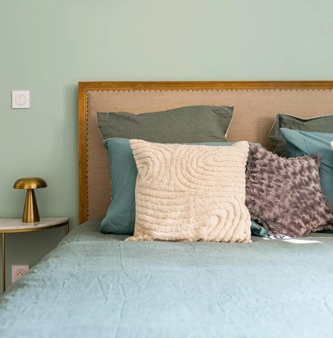 Apartment Beige Hospitalite - Salome - Golden Suite Saint-Etienne