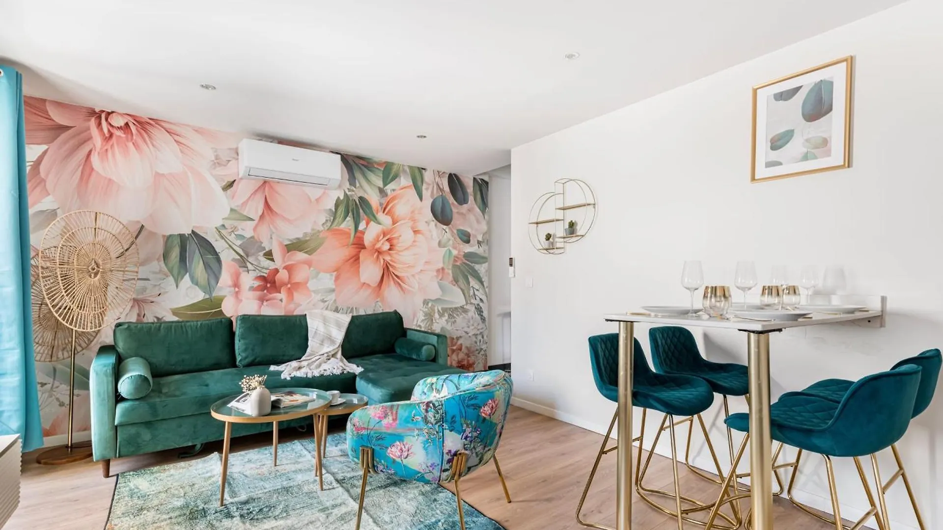 Apartment Beige Hospitalite - Salome - Golden Suite Saint-Etienne  France