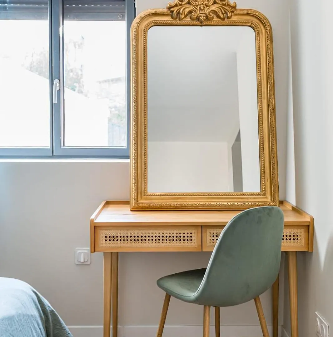 Beige Hospitalite - Salome - Golden Suite Saint-Etienne  Saint-Etienne (Loire)