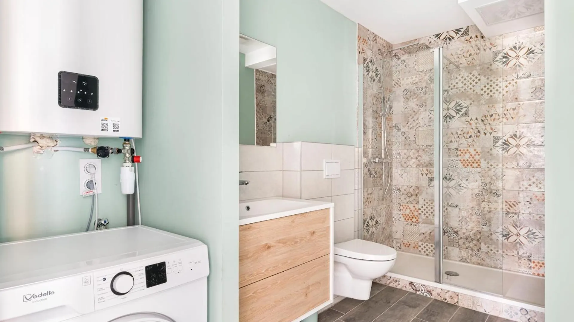 Beige Hospitalite - Salome - Golden Suite Saint-Etienne  0*, Saint-Etienne (Loire)