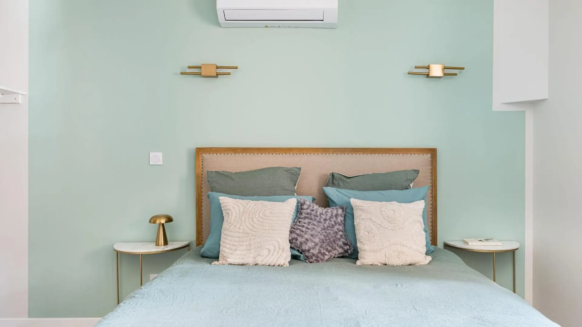 Beige Hospitalite - Salome - Golden Suite Saint-Etienne  Saint-Etienne (Loire)