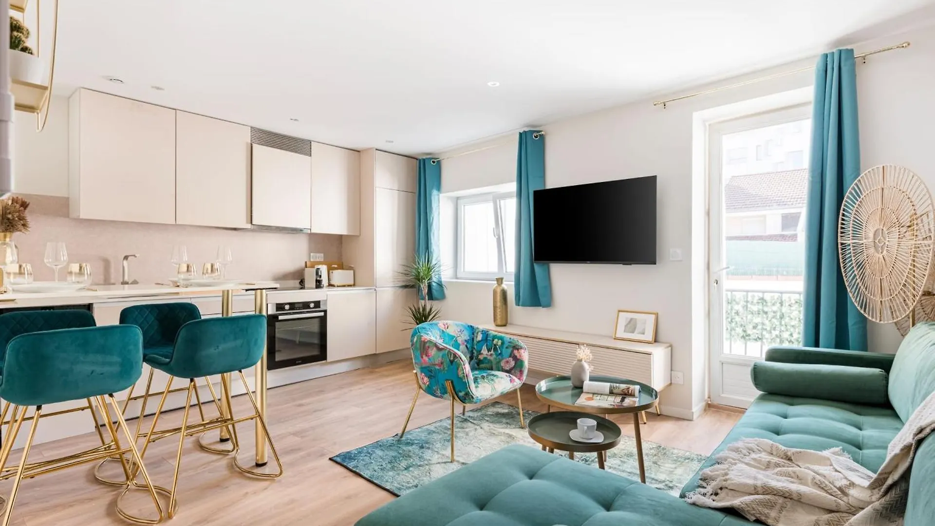 Beige Hospitalite - Salome - Golden Suite Saint-Etienne